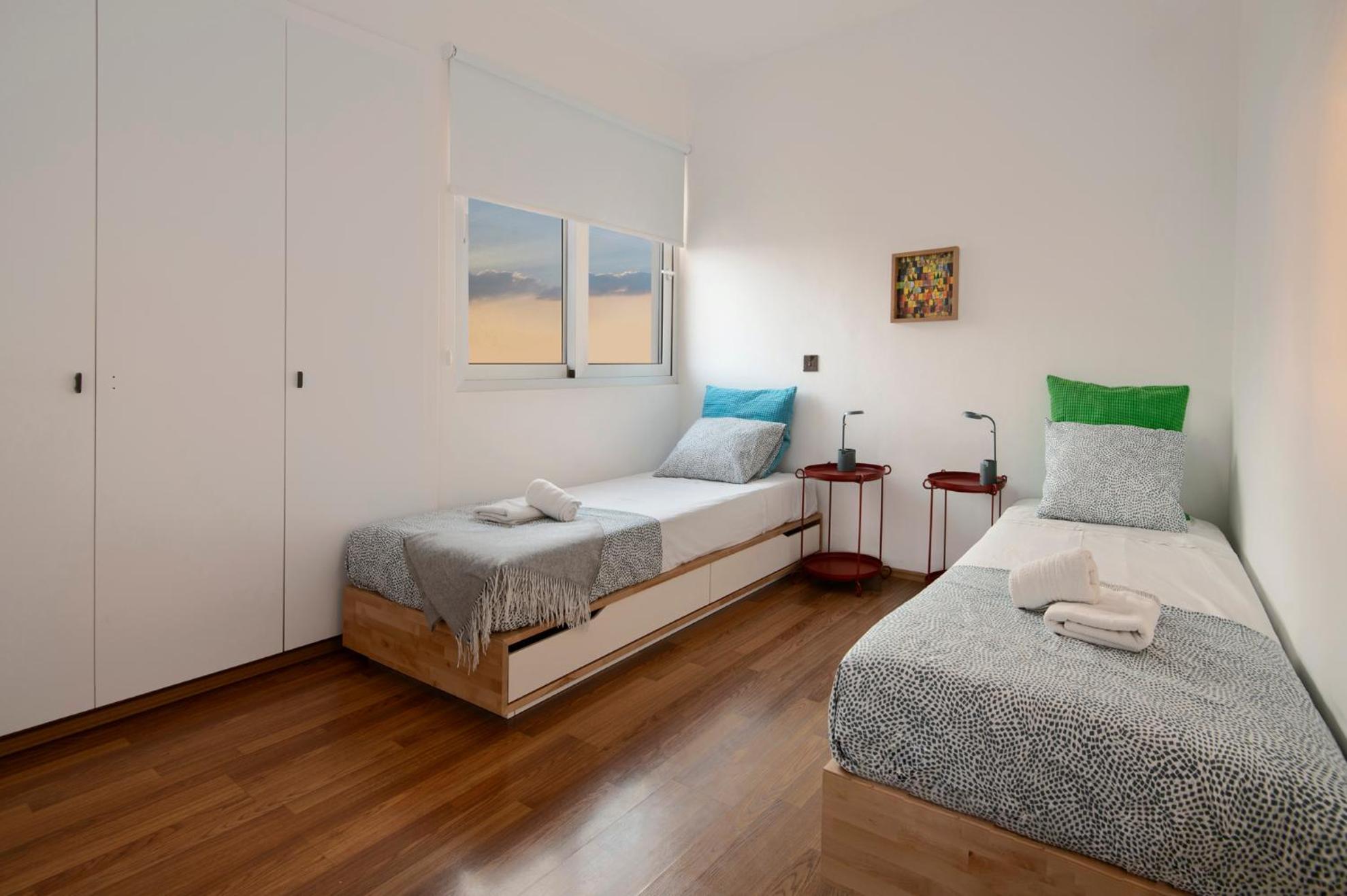 Amazing Two Bedroom Apartment Larnaca Exteriör bild